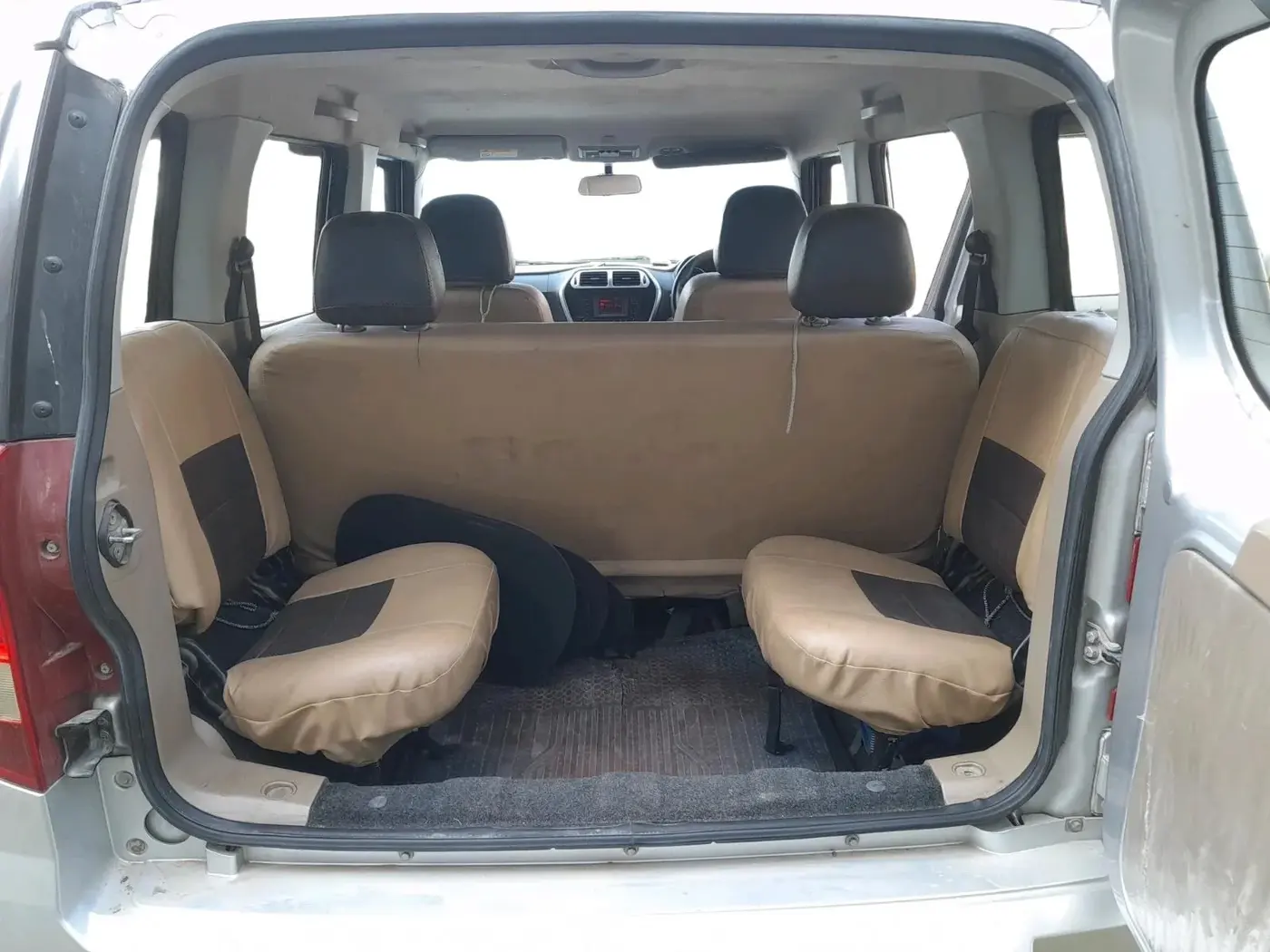 2018 Mahindra TUV300 T8, Diesel, Manual, 73,000 km, interior