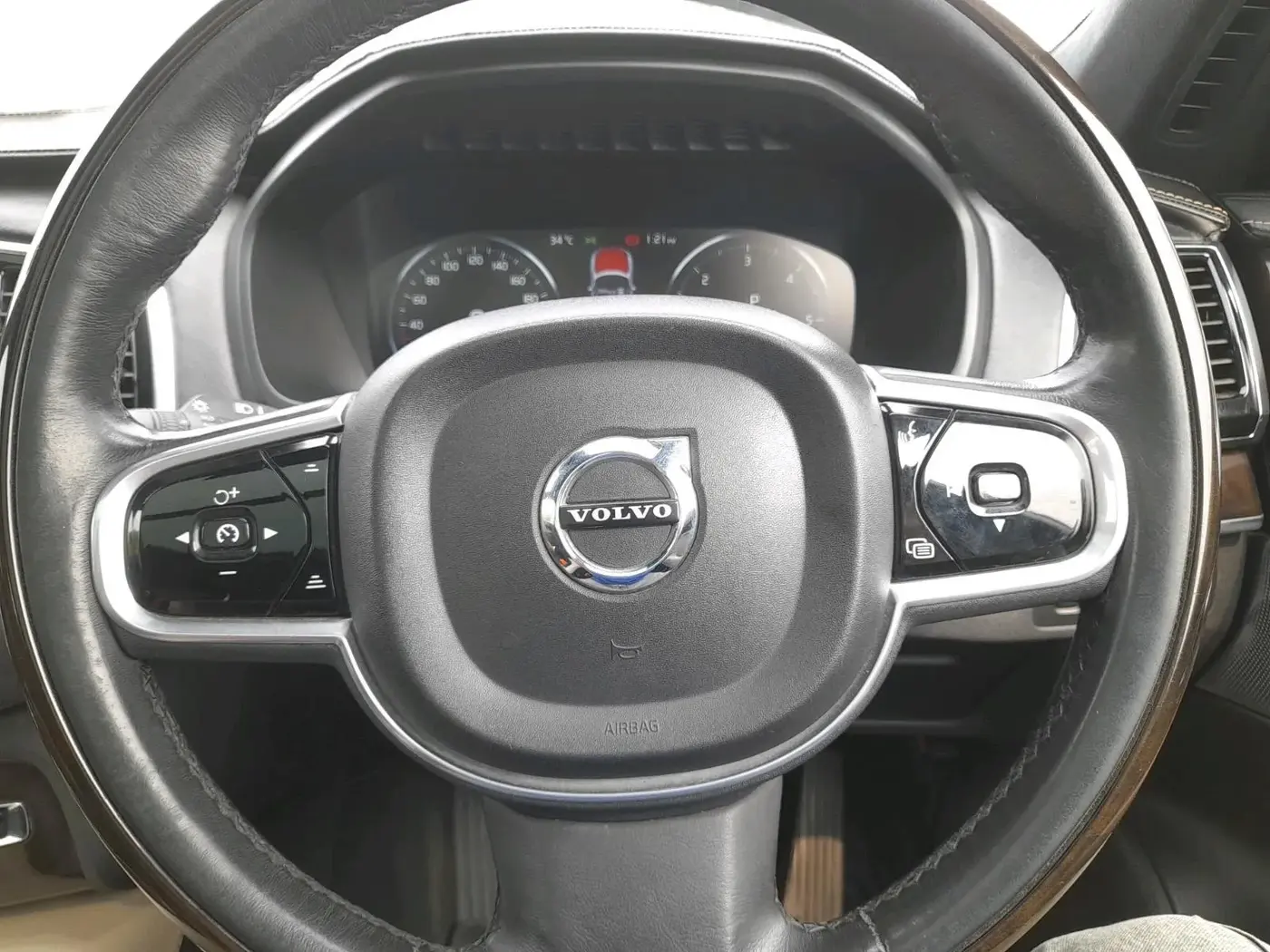 2017 Volvo XC 90 D5 Inscription, Diesel, Automatic, 1,45,933 km, interior