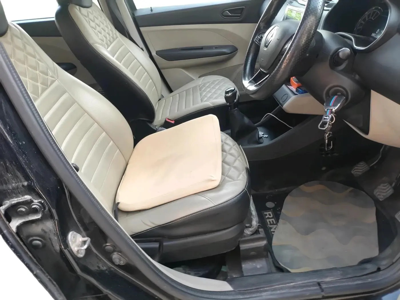 2024 Renault TRIBER RXT, Petrol, Manual, 43,535 km, interior
