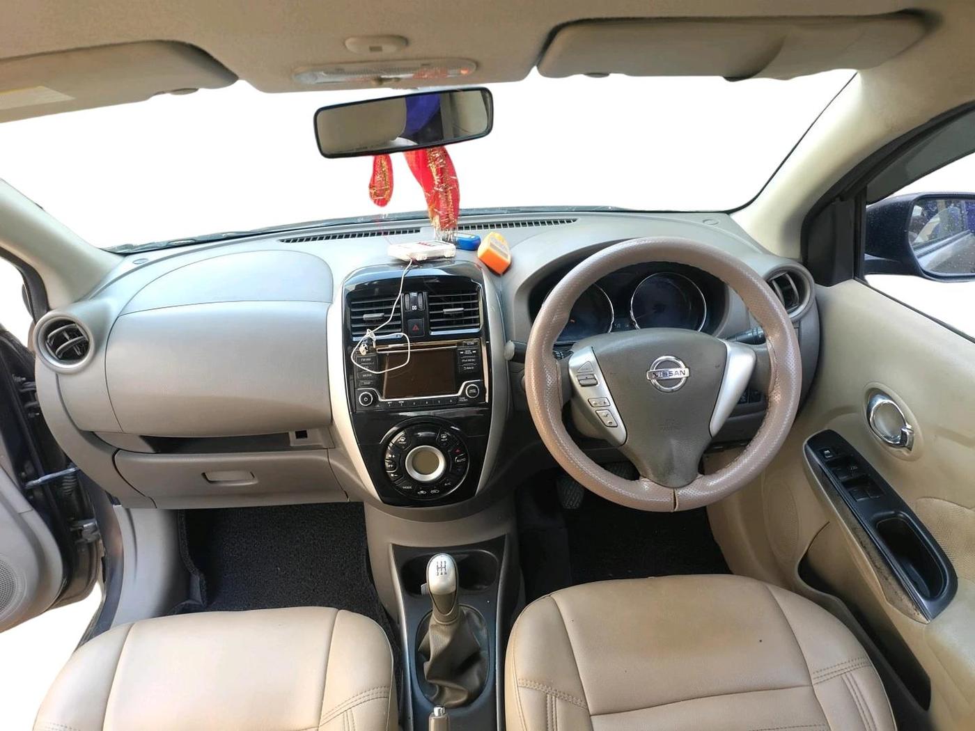 2015 Nissan Sunny XV DIESEL, Diesel, Manual, 1,59,744 km, interior
