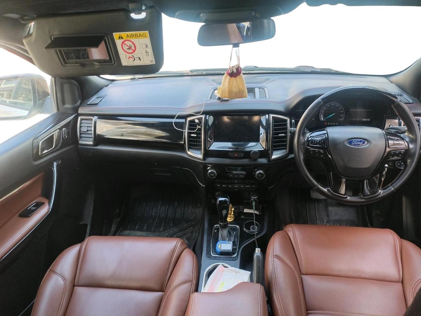 2016 Ford Endeavour TREND 2.2 4X2 AT, Diesel, Automatic, 1,28,500 km, interior