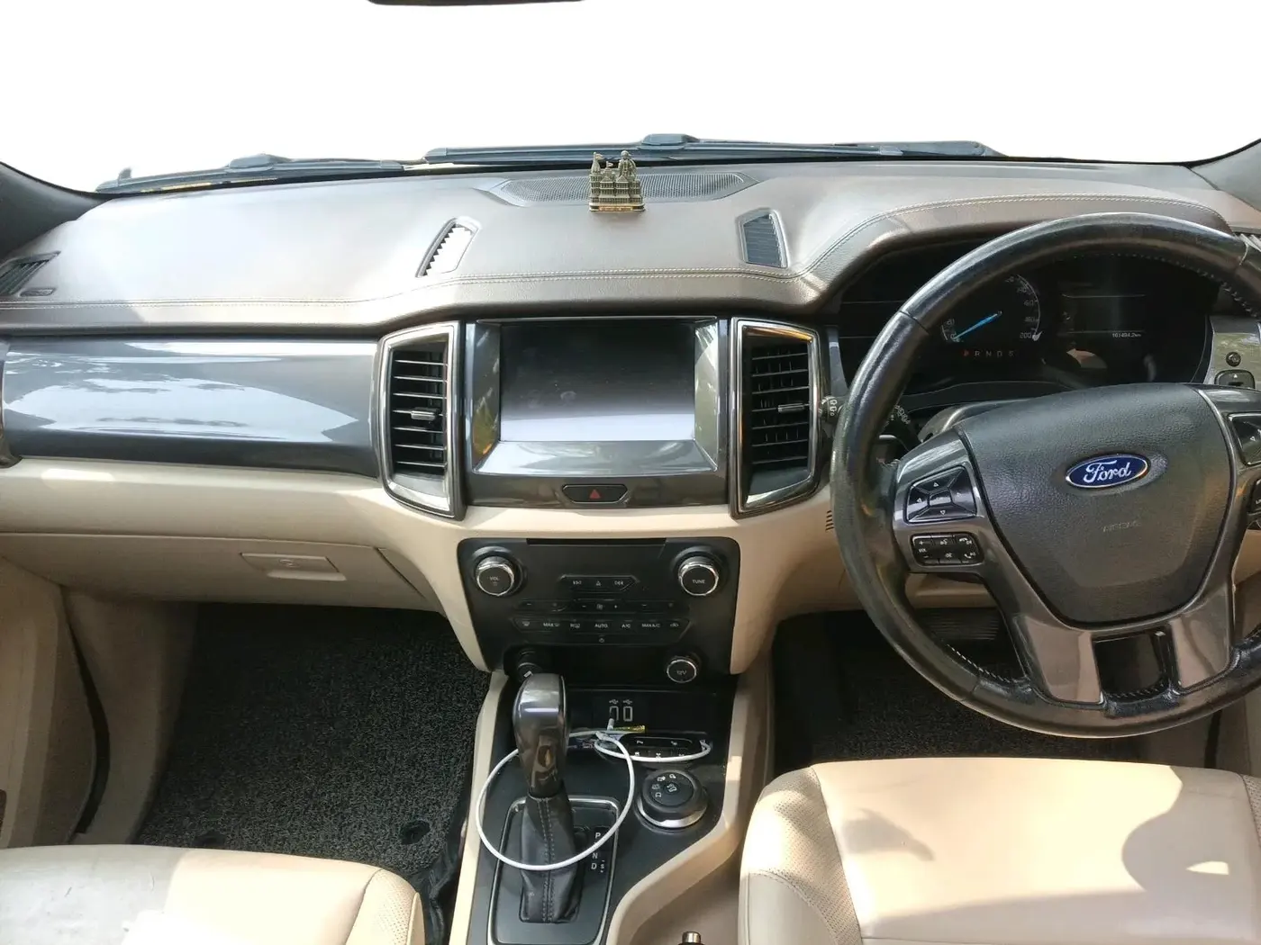 2017 Ford Endeavour TITANIUM 3.2 4X4 AT, Diesel, Automatic, 1,61,494 km, interior