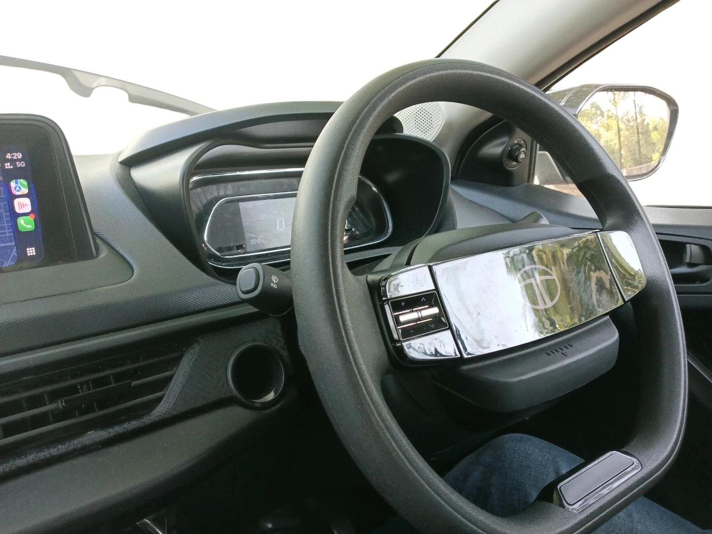 2024 Tata NEXON SMART+ 1.2 PETROL, Petrol, Manual, 30,486 km, interior