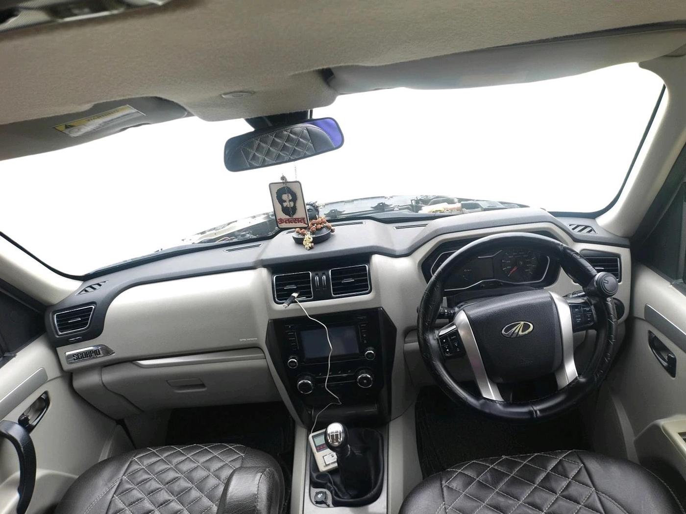 2016 Mahindra Scorpio S10 2WD INTELLI-HYBRID, Diesel, Manual, 1,14,209 km, interior