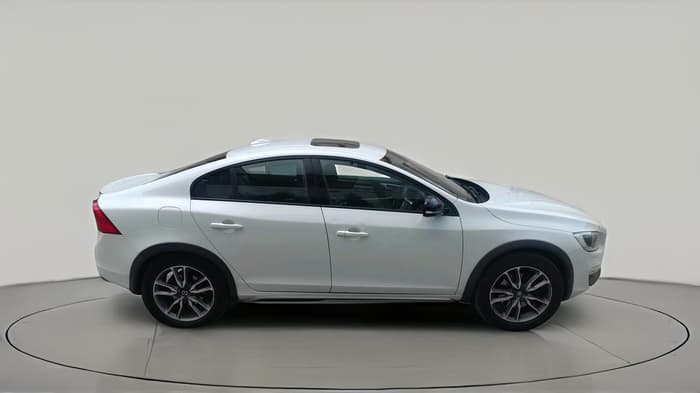 2018 Volvo S60 CROSS COUNTRY INSCRIPTION, Diesel, Automatic, 1,31,007 km, exterior