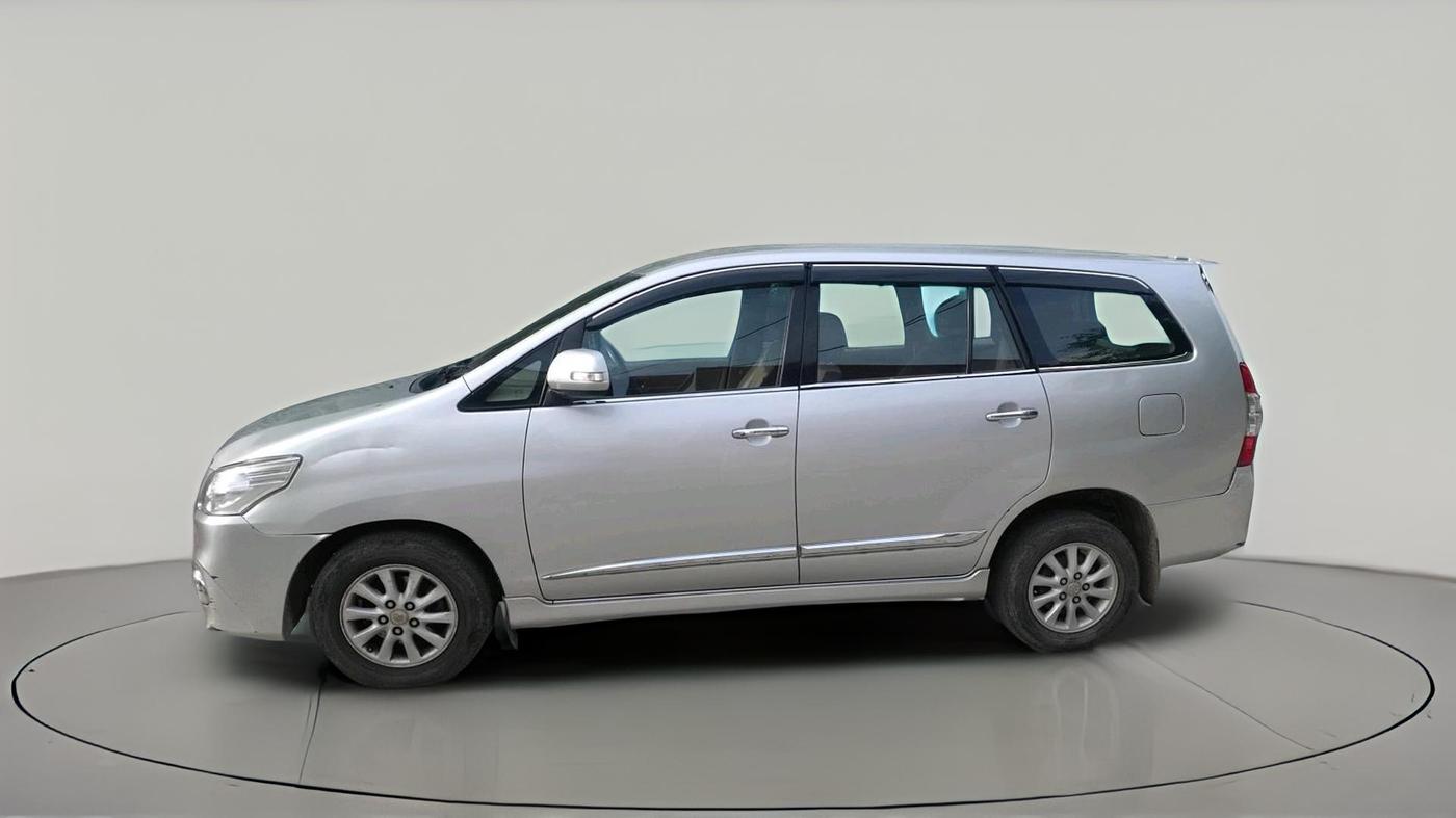 2014 Toyota Innova 2.5 GX 7 STR, Diesel, Manual, 1,42,171 km, exterior