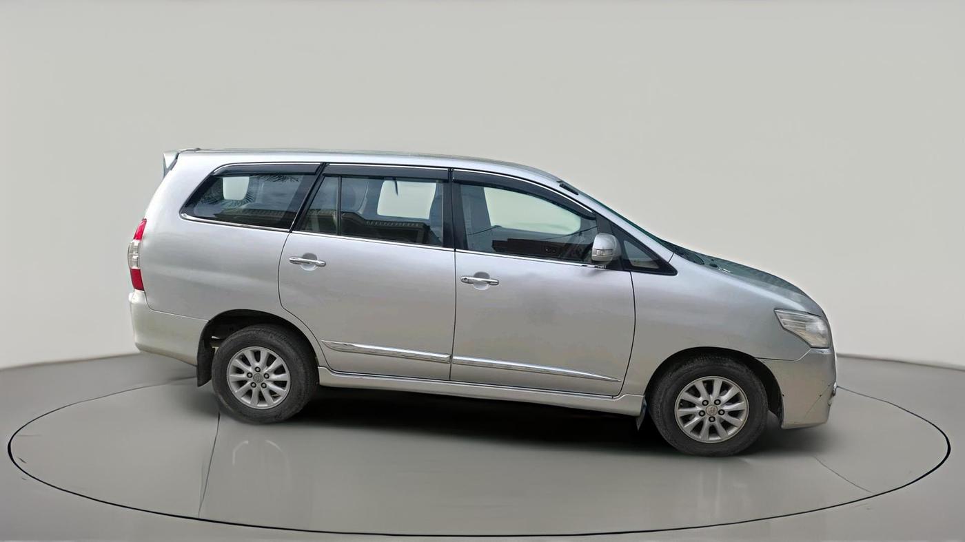 2014 Toyota Innova 2.5 GX 7 STR, Diesel, Manual, 1,42,171 km, exterior