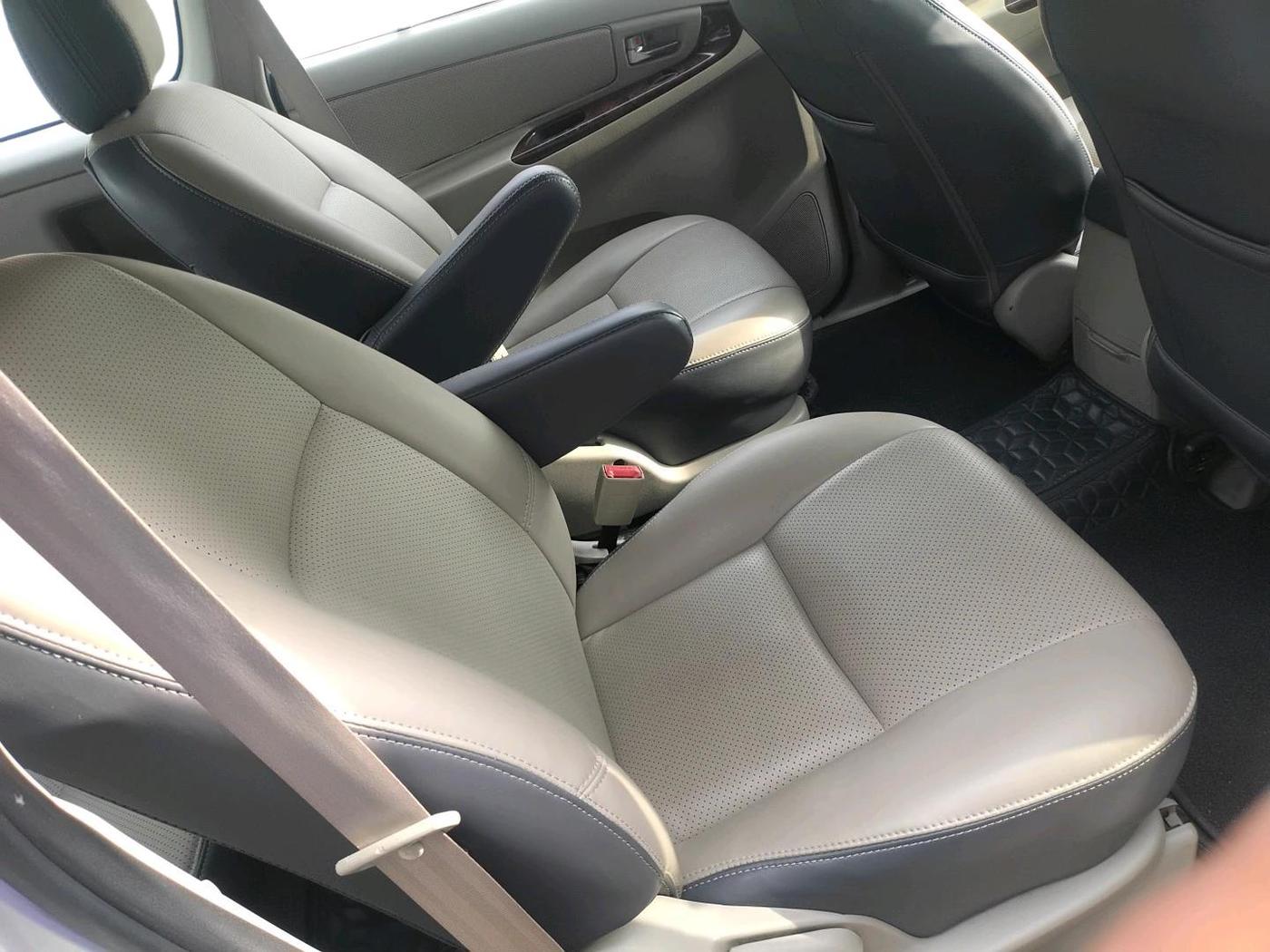 2014 Toyota Innova 2.5 GX 7 STR, Diesel, Manual, 1,42,171 km, interior