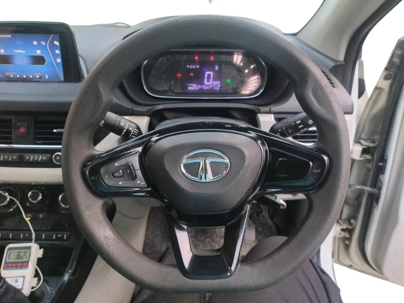 2021 Tata NEXON XZ DIESEL, Diesel, Manual, 1,90,629 km, interior