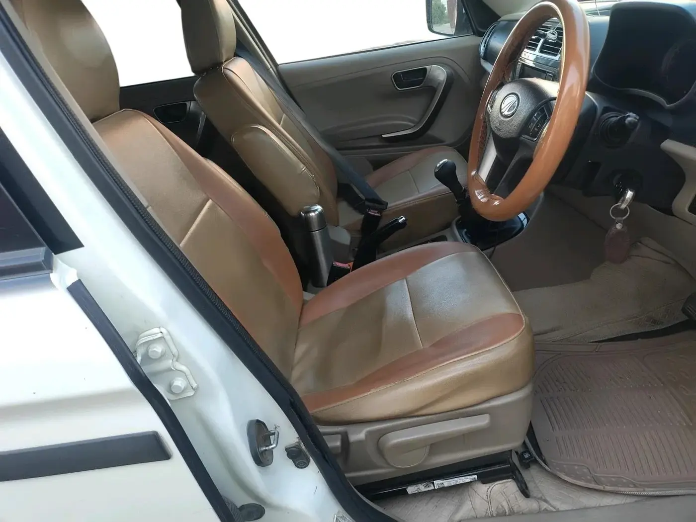 2021 Mahindra BOLERO NEO N 10, Diesel, Manual, 1,14,978 km, interior