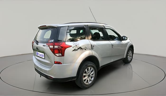 2019 Mahindra XUV500 W9, Diesel, Manual, 1,02,604 km, exterior