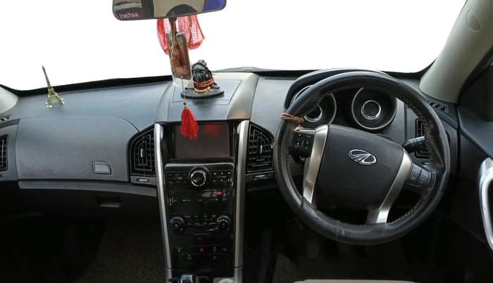 2019 Mahindra XUV500 W9, Diesel, Manual, 1,02,604 km, interior