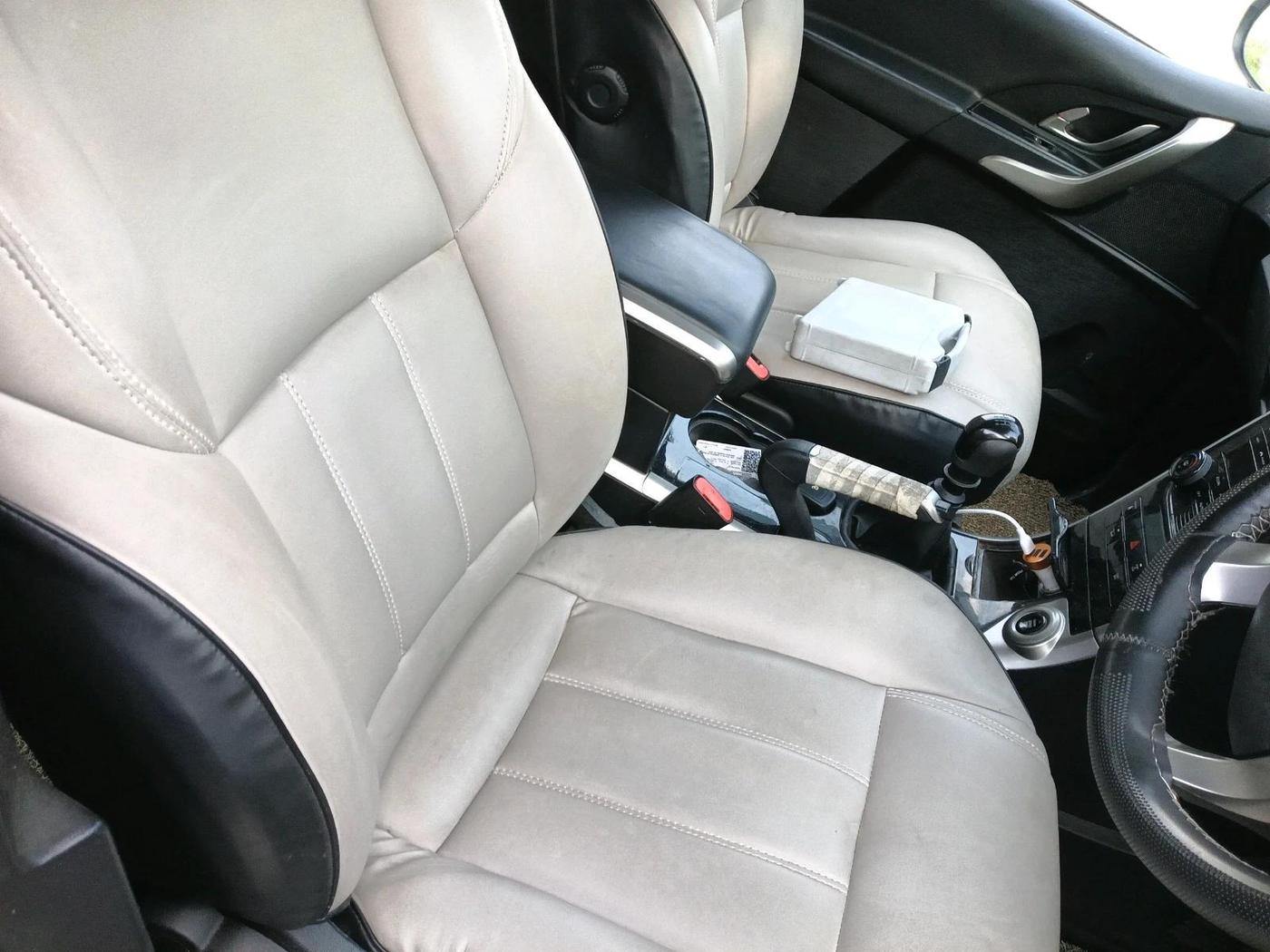 2019 Mahindra XUV500 W9, Diesel, Manual, 1,03,000 km, interior