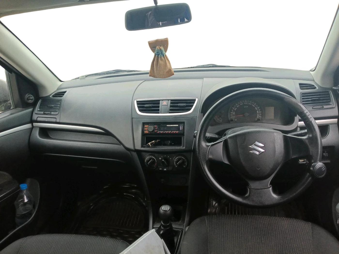 2015 Maruti Swift LXI, CNG, Manual, 1,13,521 km, interior