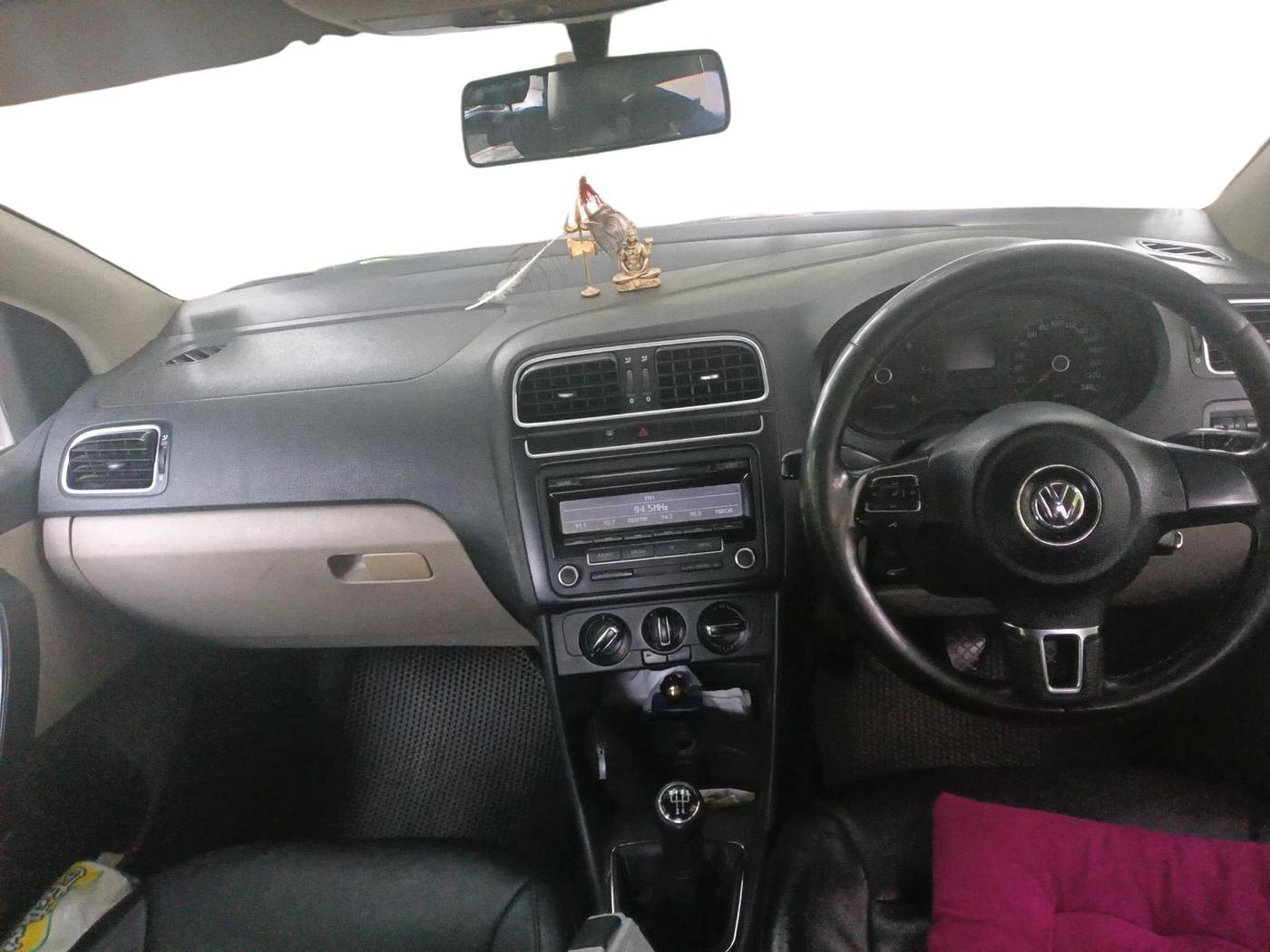 2013 Volkswagen Polo HIGHLINE DIESEL, Diesel, Manual, 2,36,985 km, interior