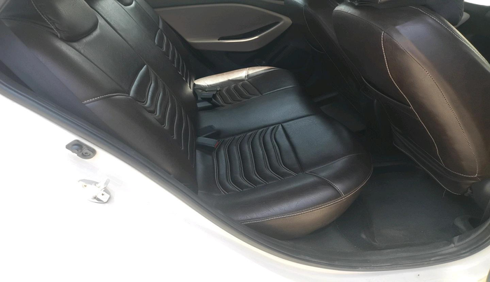 2016 Hyundai Elite i20 SPORTZ 1.2, Petrol, Manual, 1,07,574 km, interior
