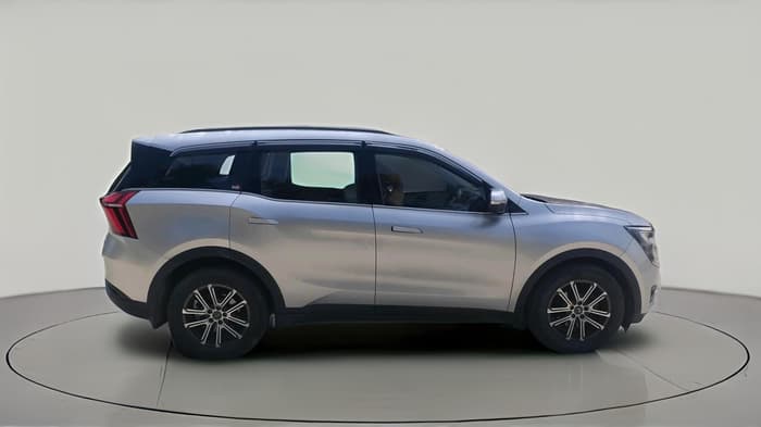 2022 Mahindra XUV700 AX 7 LUXURY D AWD AT 7 STR, Diesel, Automatic, 57,743 km, exterior