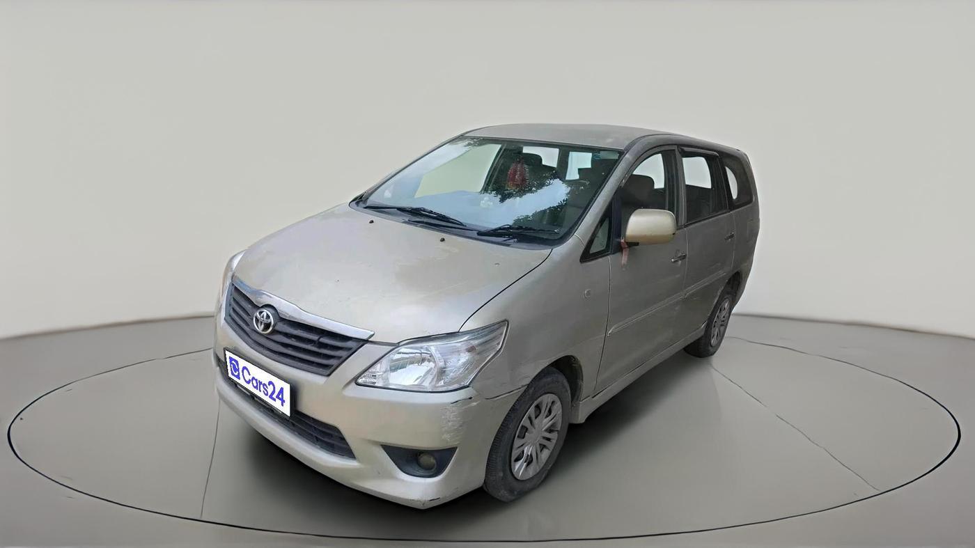2013 Toyota Innova 2.5 GX 8 STR, Diesel, Manual, 1,01,682 km, exterior