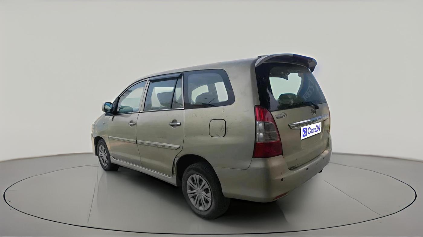 2013 Toyota Innova 2.5 GX 8 STR, Diesel, Manual, 1,01,682 km, exterior