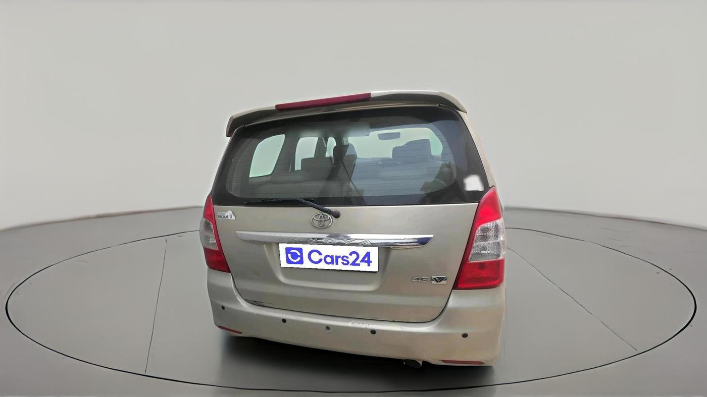 2013 Toyota Innova 2.5 GX 8 STR, Diesel, Manual, 1,01,682 km, exterior