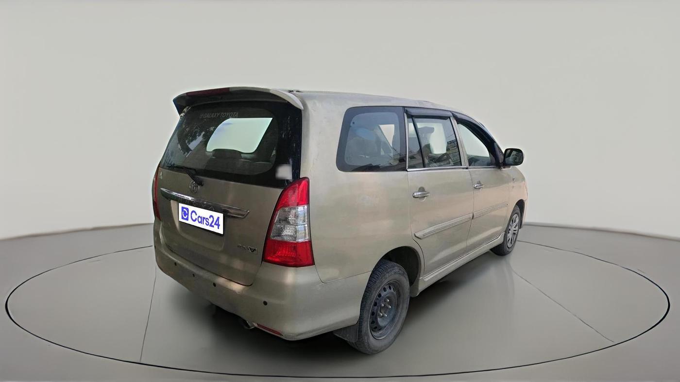 2013 Toyota Innova 2.5 GX 8 STR, Diesel, Manual, 1,01,682 km, exterior