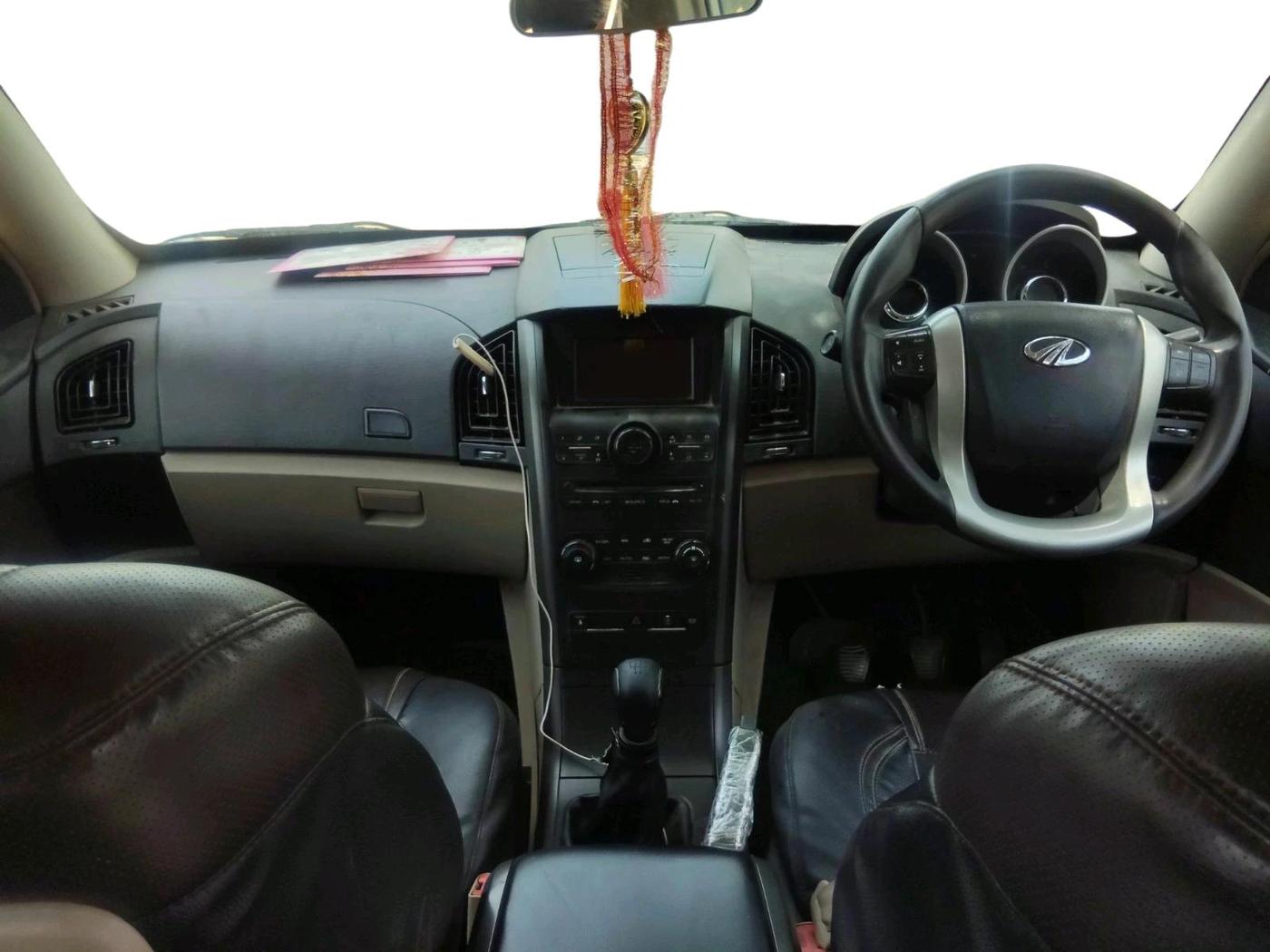 2015 Mahindra XUV500 W6, Diesel, Manual, 1,47,832 km, interior