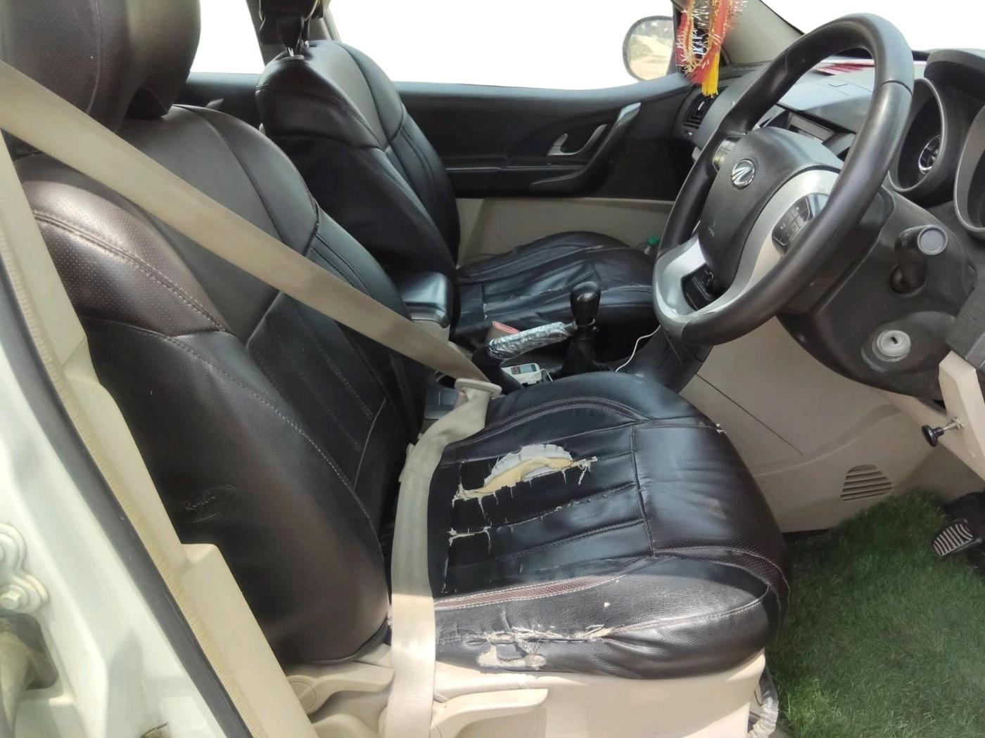 2015 Mahindra XUV500 W6, Diesel, Manual, 1,47,832 km, interior