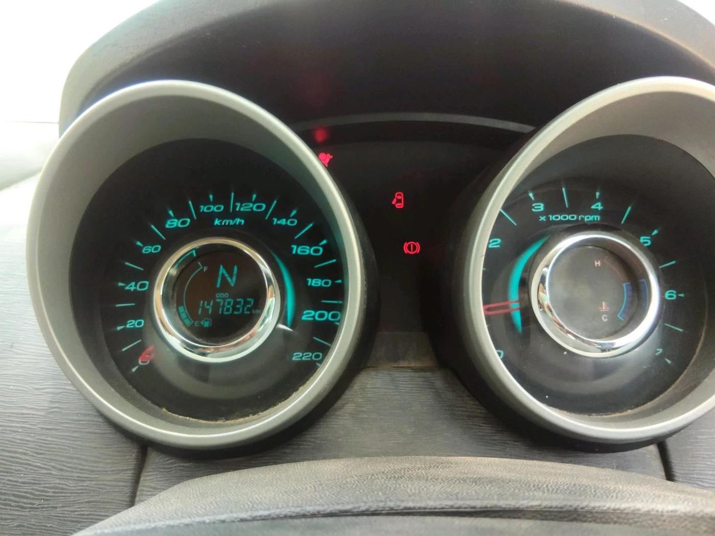 2015 Mahindra XUV500 W6, Diesel, Manual, 1,47,832 km, interior