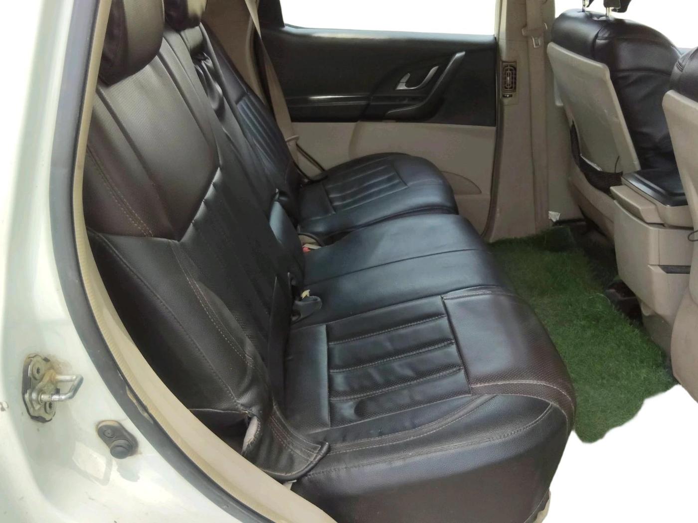 2015 Mahindra XUV500 W6, Diesel, Manual, 1,47,832 km, interior