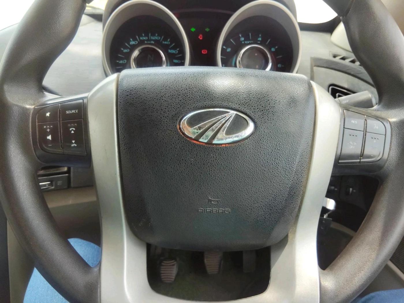 2015 Mahindra XUV500 W6, Diesel, Manual, 1,47,832 km, interior
