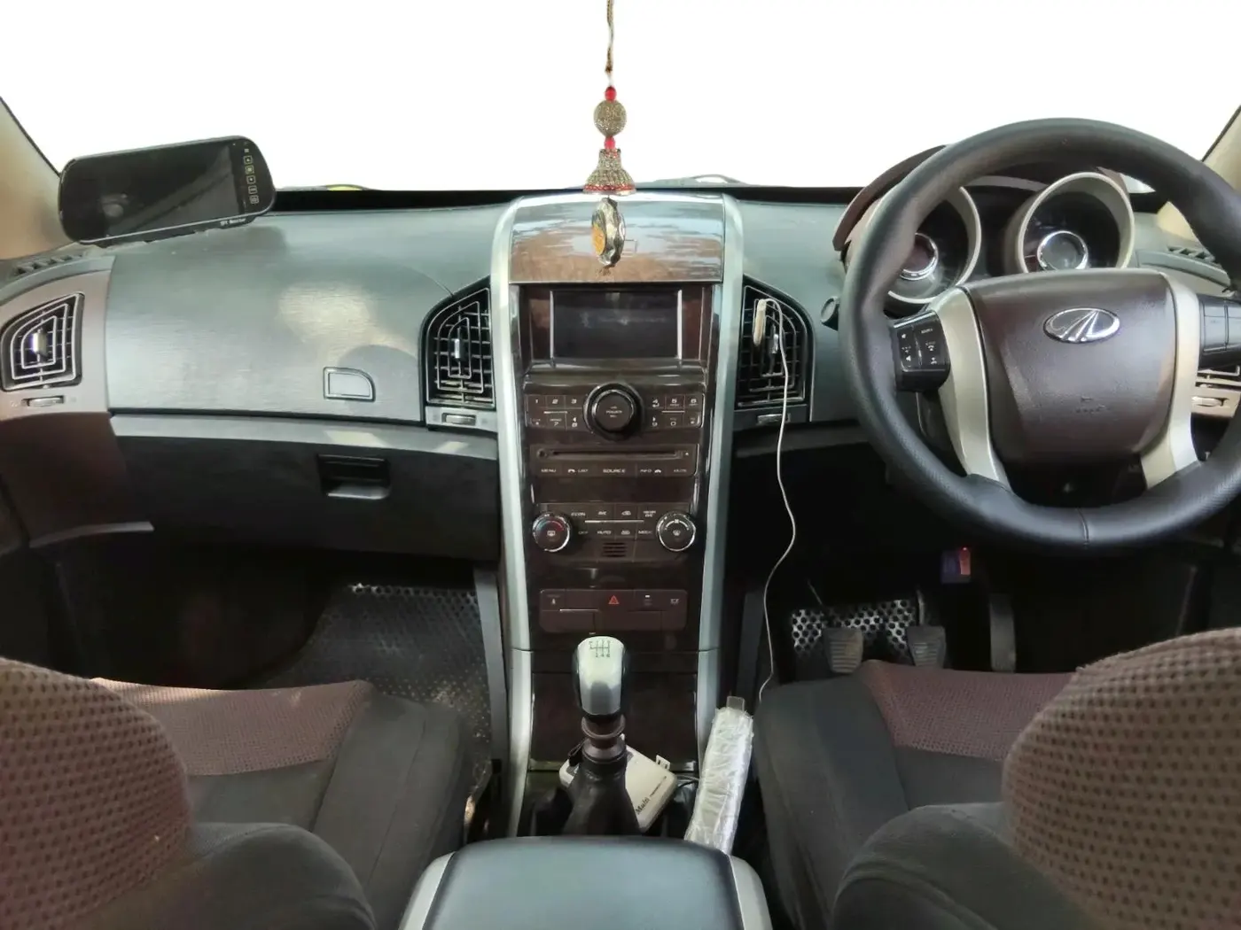 2013 Mahindra XUV500 W6, Diesel, Manual, 2,74,674 km, interior