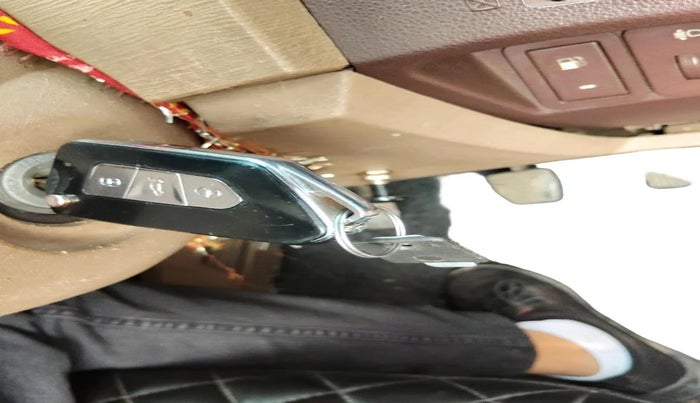 2013 Mahindra XUV500 W6, Diesel, Manual, 1,65,374 km, interior