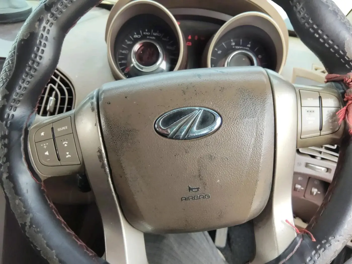 2013 Mahindra XUV500 W6, Diesel, Manual, 1,65,374 km, interior