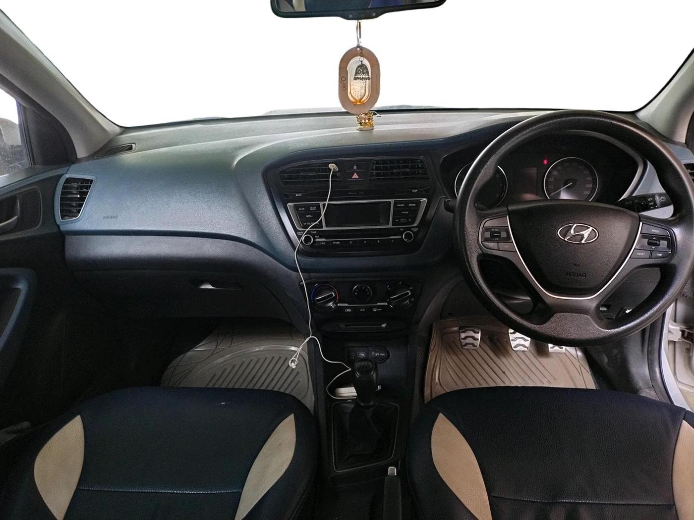 2016 Hyundai i20 Active 1.2 S, Petrol, Manual, 1,14,777 km, interior