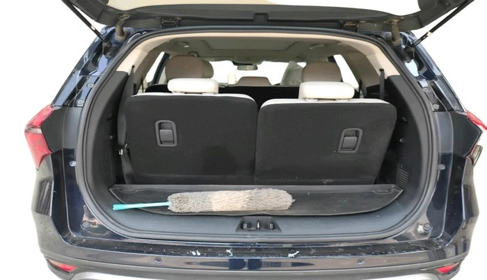 2022 Mahindra XUV700 AX 7 P AT 7 STR, Petrol, Automatic, 14,442 km, exterior