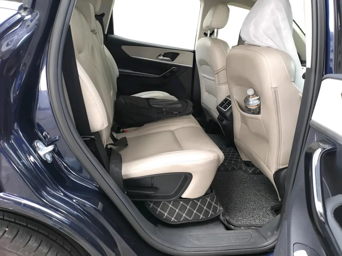 2022 Mahindra XUV700 AX 7 P AT 7 STR, Petrol, Automatic, 14,442 km, interior