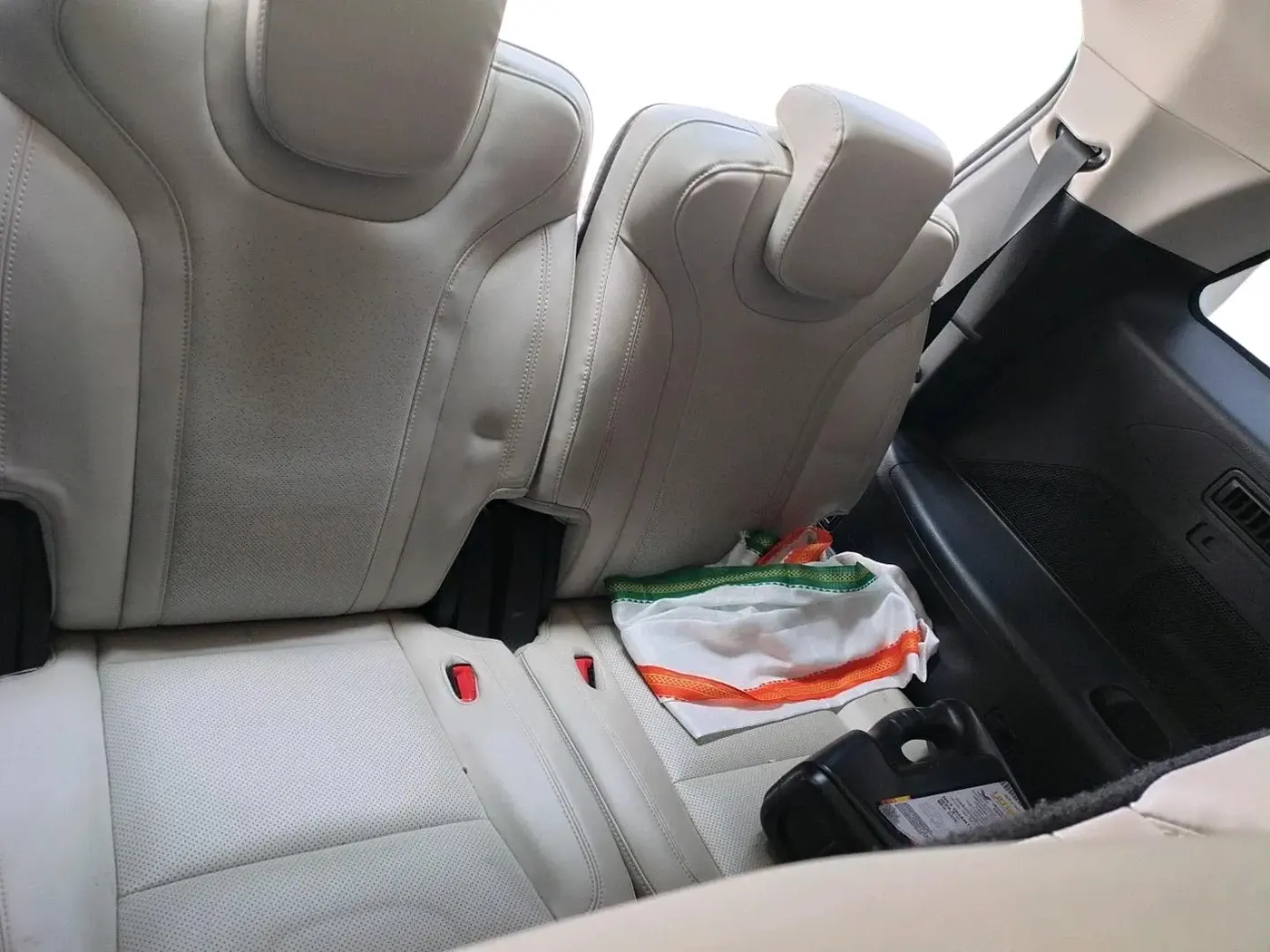 2022 Mahindra XUV700 AX 7 P AT 7 STR, Petrol, Automatic, 14,442 km, interior