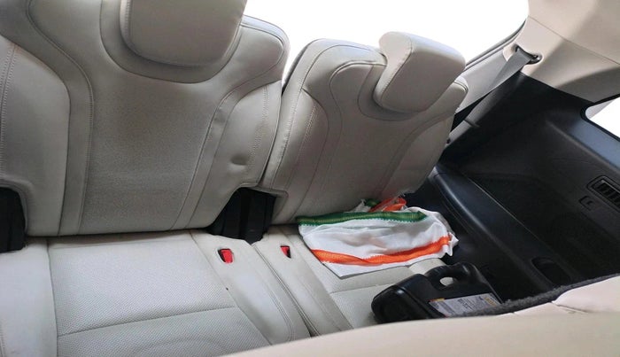 2022 Mahindra XUV700 AX 7 P AT 7 STR, Petrol, Automatic, 14,442 km, interior