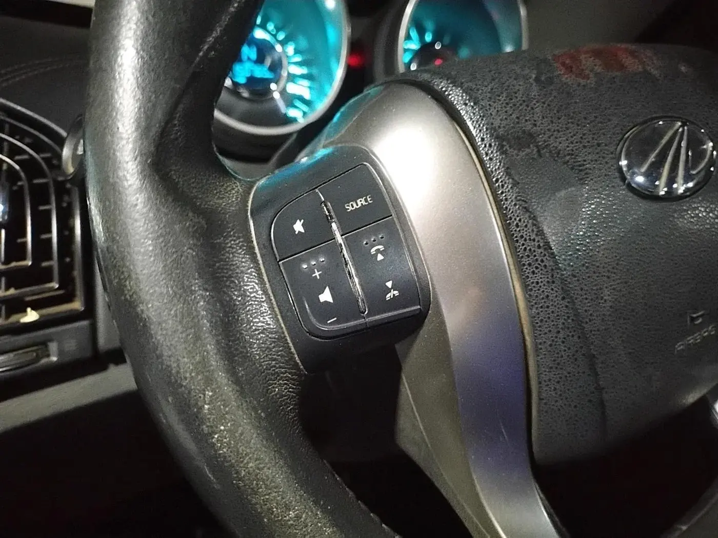2021 Mahindra XUV500 W11, Diesel, Manual, 1,50,765 km, interior