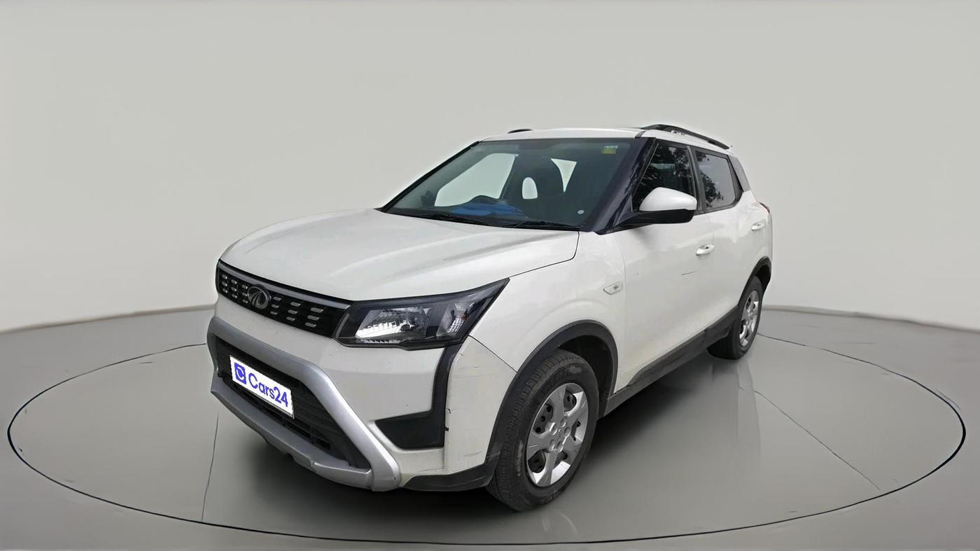 2020 Mahindra XUV300 W6 1.5 DIESEL, Diesel, Manual, 1,10,294 km, exterior