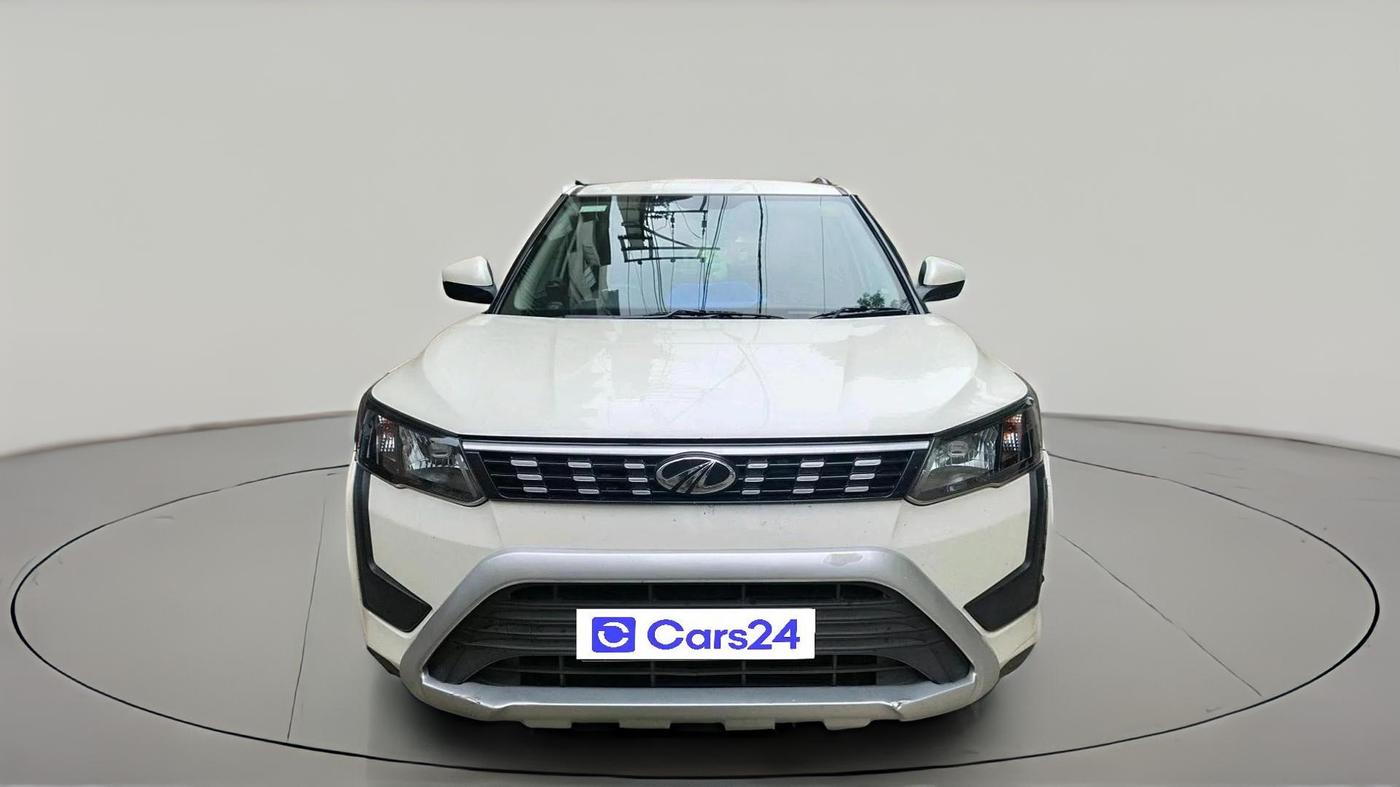 2020 Mahindra XUV300 W6 1.5 DIESEL, Diesel, Manual, 1,10,294 km, exterior