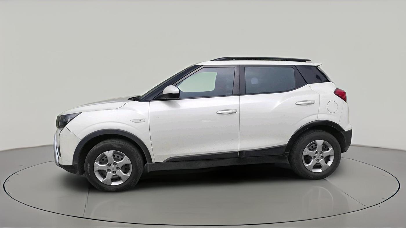 2020 Mahindra XUV300 W6 1.5 DIESEL, Diesel, Manual, 1,10,294 km, exterior