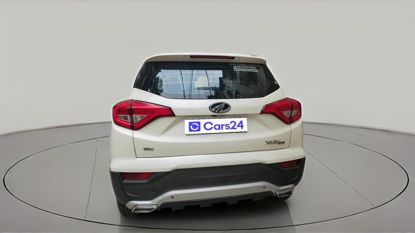2020 Mahindra XUV300 W6 1.5 DIESEL, Diesel, Manual, 1,10,294 km, exterior