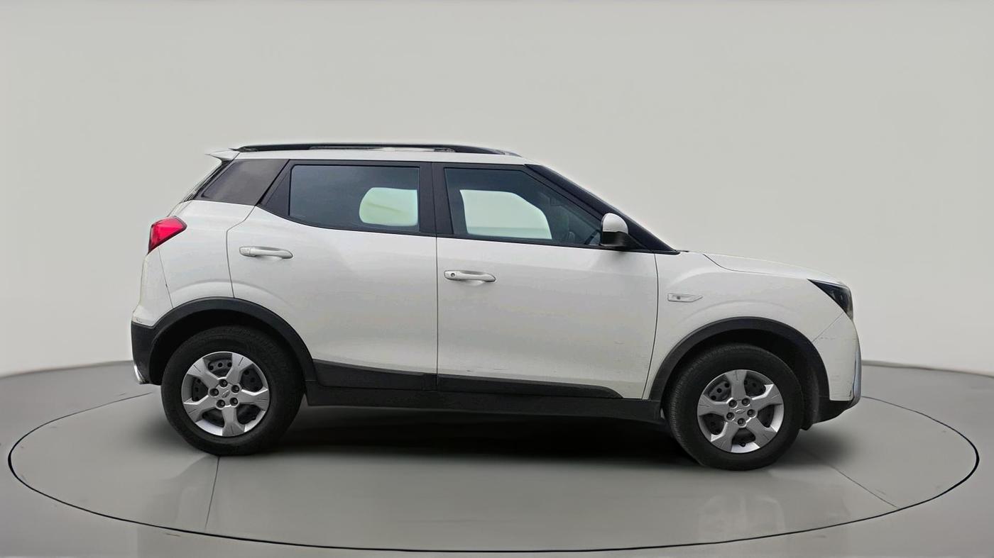 2020 Mahindra XUV300 W6 1.5 DIESEL, Diesel, Manual, 1,10,294 km, exterior