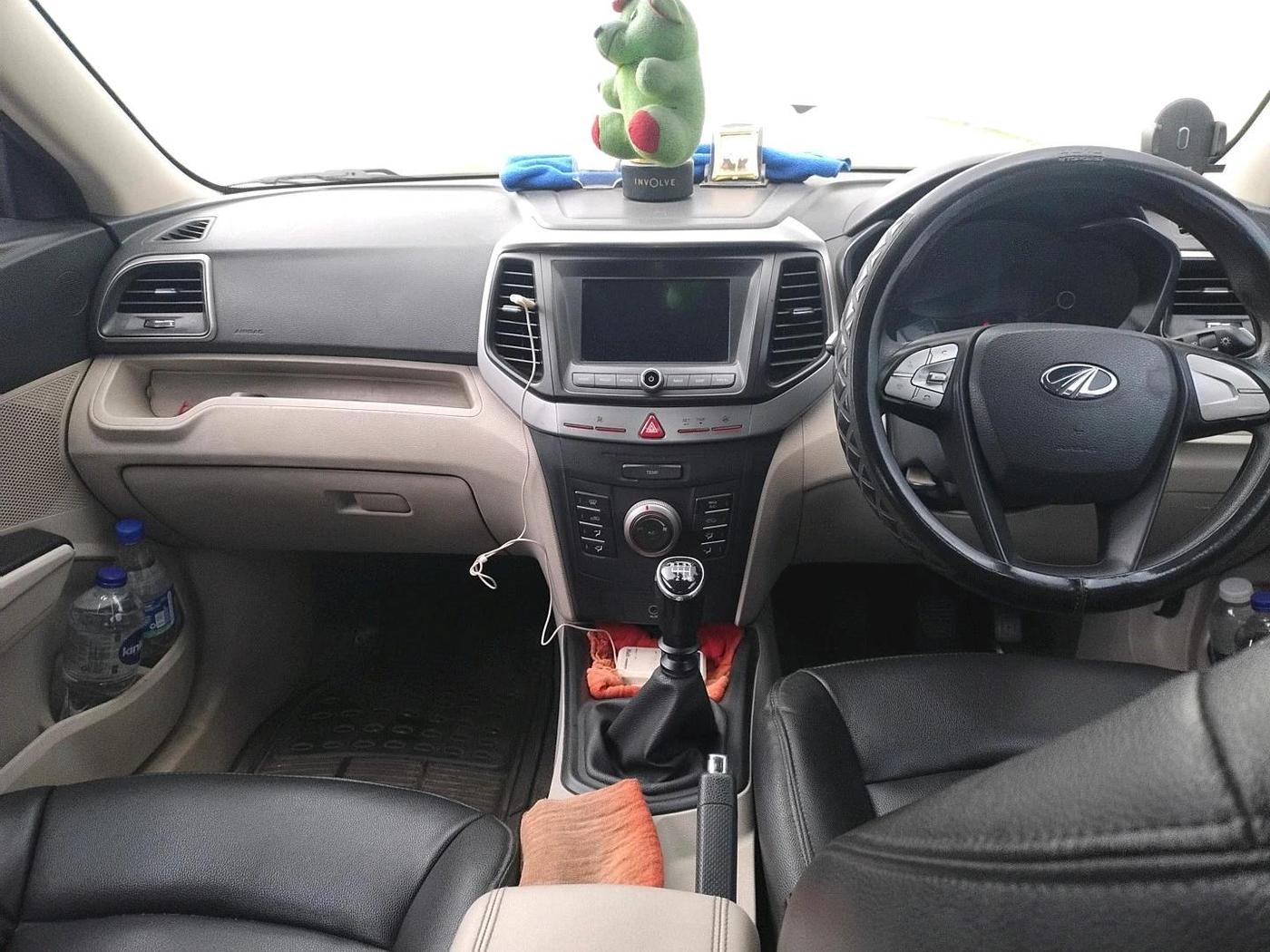 2020 Mahindra XUV300 W6 1.5 DIESEL, Diesel, Manual, 1,10,294 km, interior