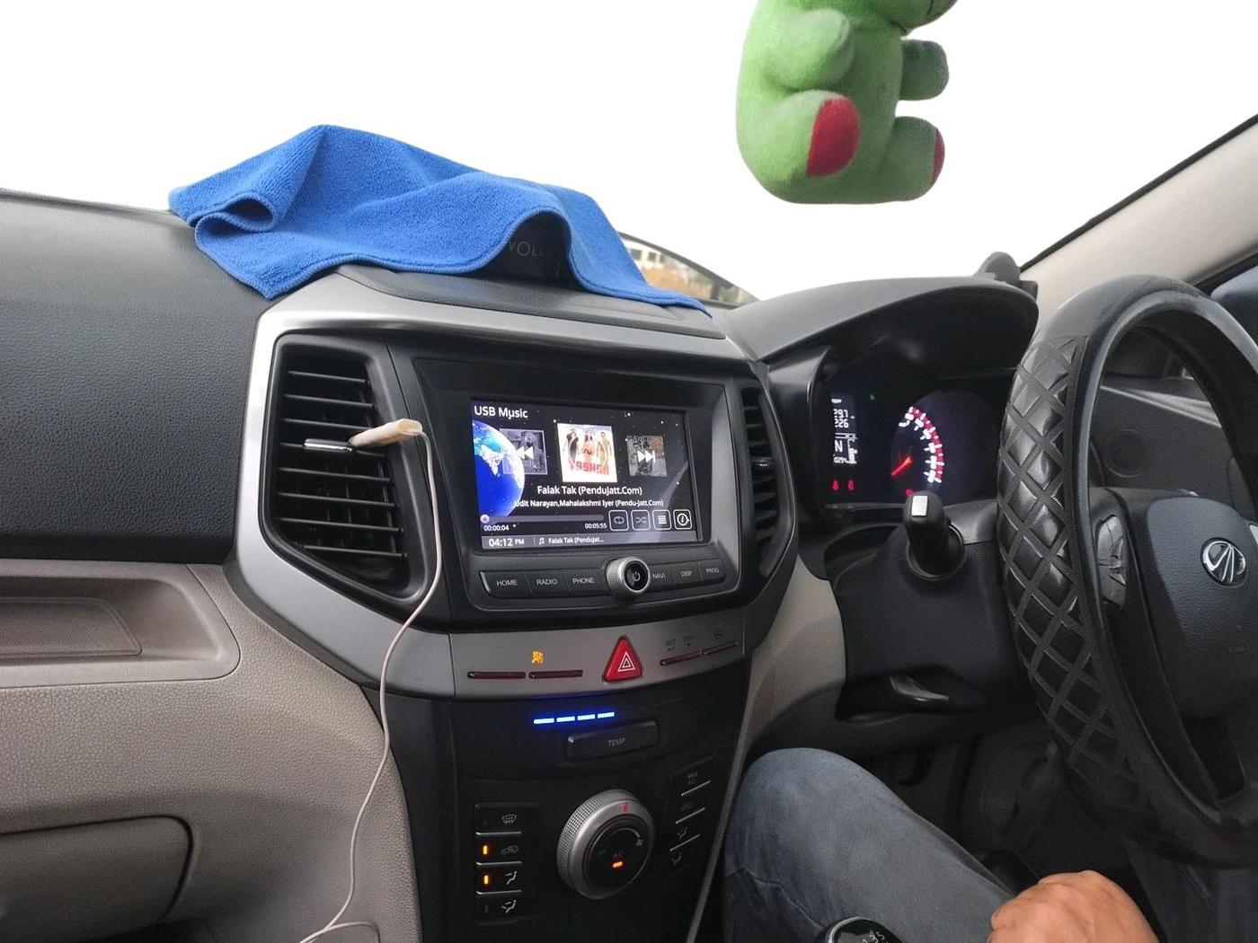 2020 Mahindra XUV300 W6 1.5 DIESEL, Diesel, Manual, 1,10,294 km, interior