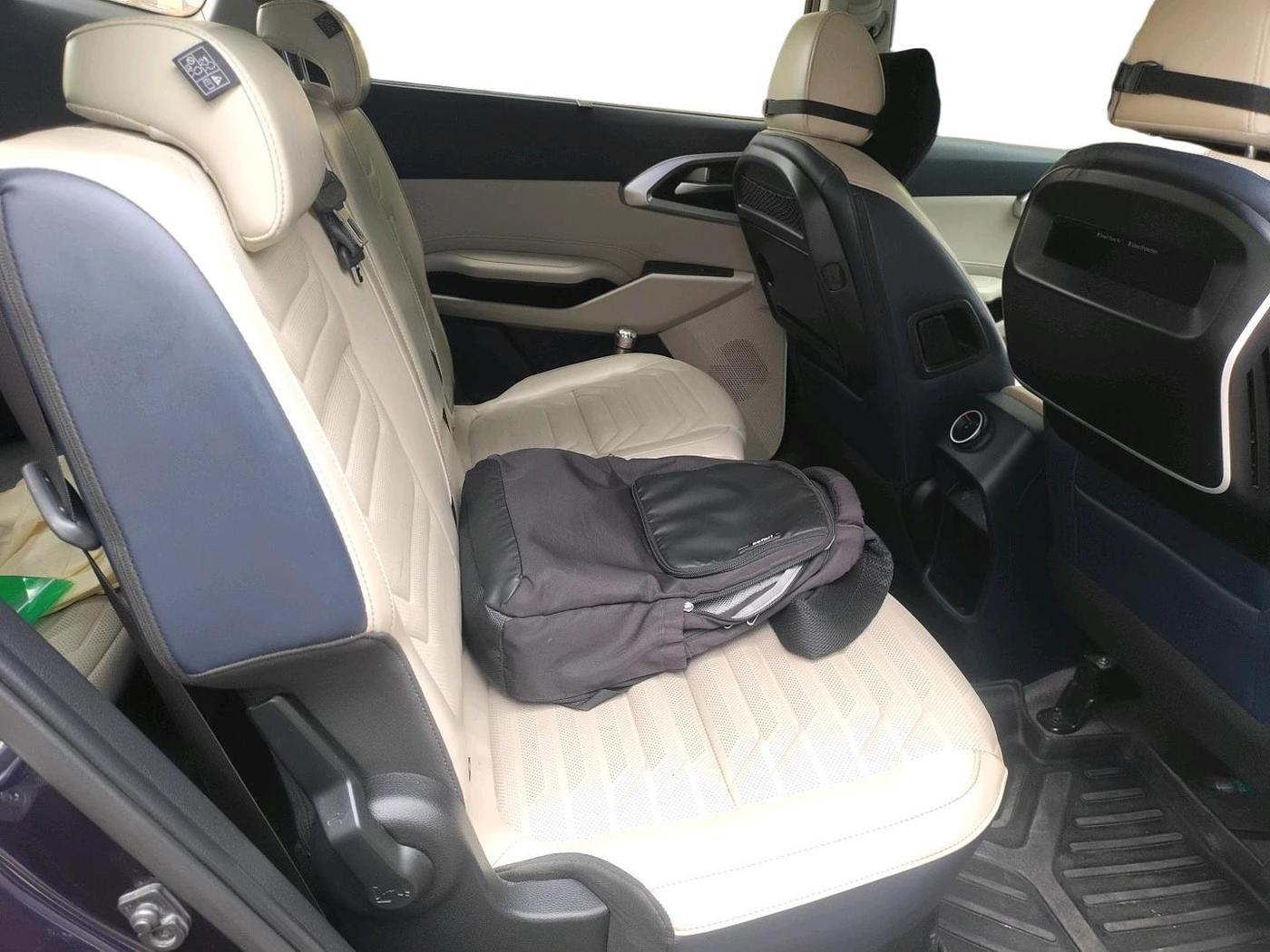 2023 KIA CARENS LUXURY PLUS IMT 1.5 DIESEL IMT, Diesel, Manual, 64,068 km, interior