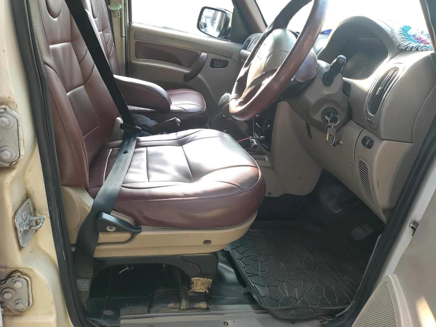 2012 Mahindra Scorpio VLX 2WD, Diesel, Manual, 1,35,712 km, interior