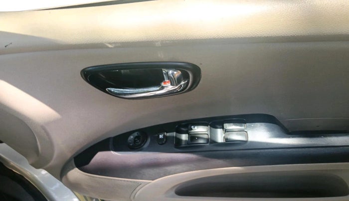 2011 Hyundai i10 MAGNA 1.2, Petrol, Manual, 80,541 km, interior