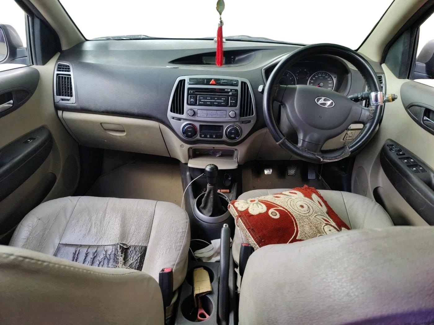 2014 Hyundai i20 MAGNA 1.2, Petrol, Manual, 61,745 km, interior